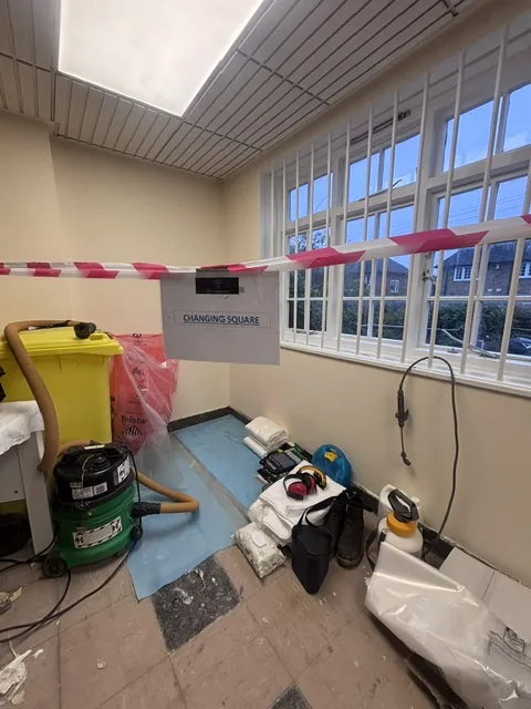 Asbestos floor tile and bitumen removal in Wandsworth